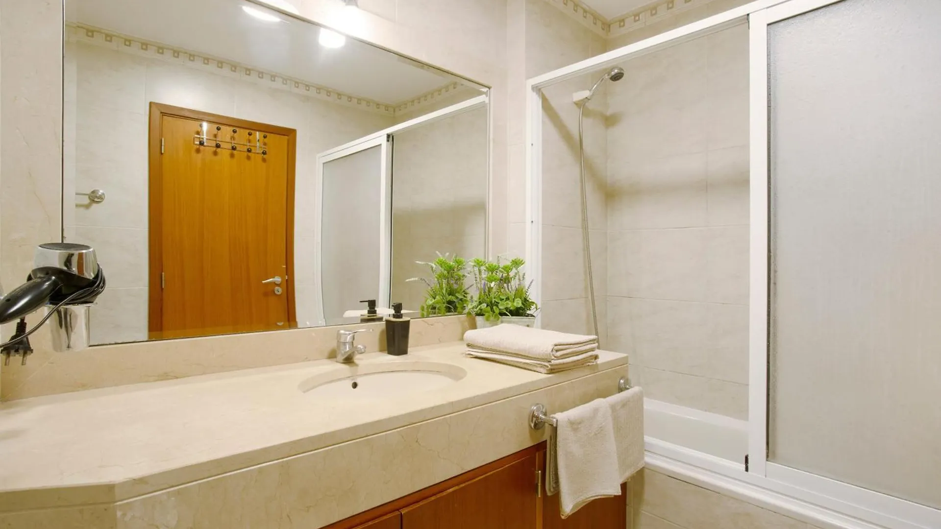 Sea View Apartment 푼샬 포르투갈